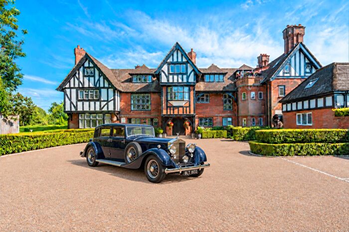 2 Bedroom Apartment For Sale In Holly Hill Park, Banstead, SM7