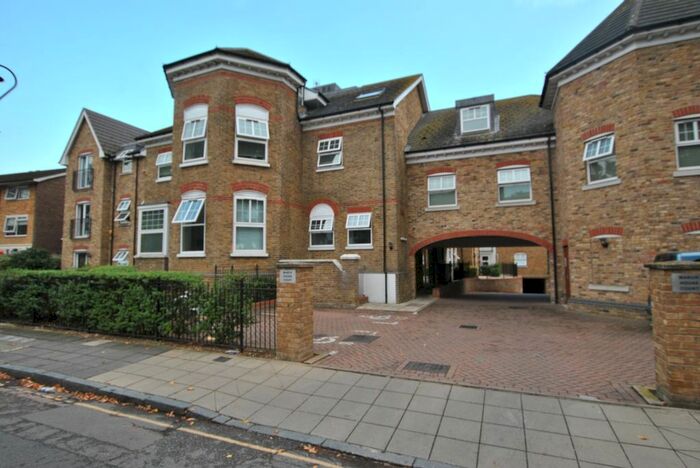 1 Bedroom Flat To Rent In Manor House Court, Golden Manor, W7