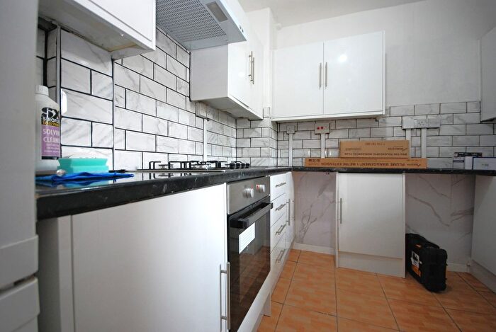 2 Bedroom Flat To Rent In Wheatland House, Dog Kenell Hill Estate, East Duwlich, SE22