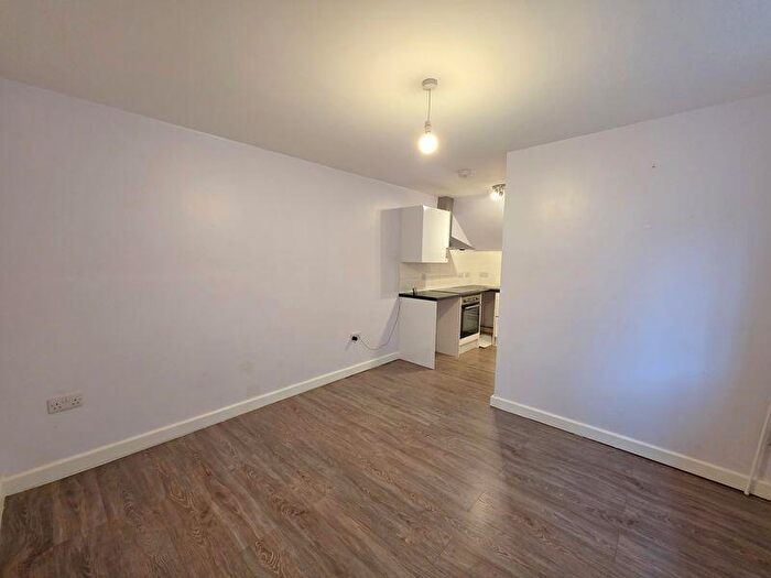 1 Bedroom Flat To Rent In Station Road, Westcliff-On-Sea, SS0