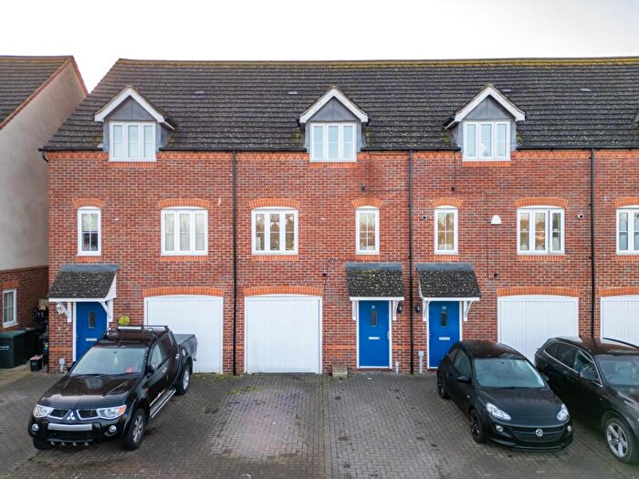 3 Bedroom Town House For Sale In Quarry Close, Gravesend, Kent, DA11