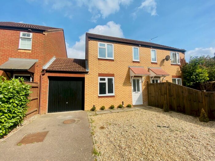 3 Bedroom Semi-Detached House To Rent In Steeple Chase, NR8