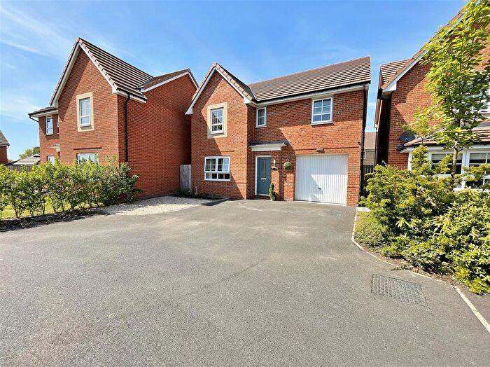 4 Bedroom Detached House For Sale In Riverside Avenue, Barlby, YO8