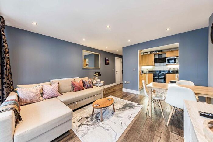 2 Bedroom Flat To Rent In Cassilis Road, Canary Wharf, E14