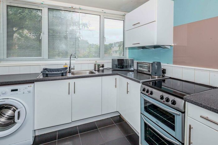 1 Bedroom Flat To Rent In Ward Royal, SL4