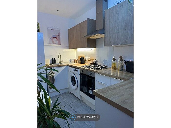 1 Bedroom Flat To Rent In Sinclair Drive, Glasgow, G42