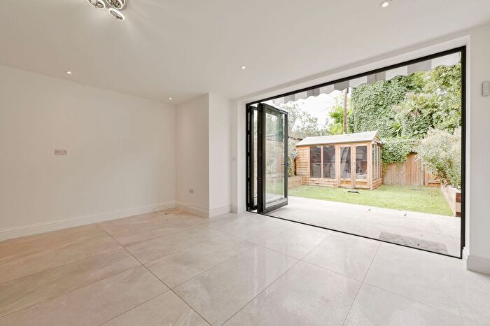 2 Bedroom Flat For Sale In Northfield Avenue, Northfields, West Ealing, W13