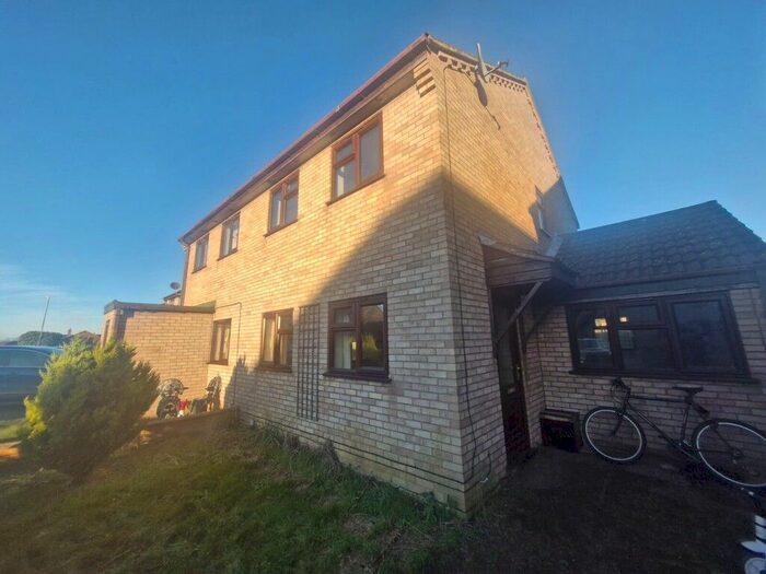 3 Bedroom Semi-Detached House To Rent In Richmond Park, Attleborough, NR17