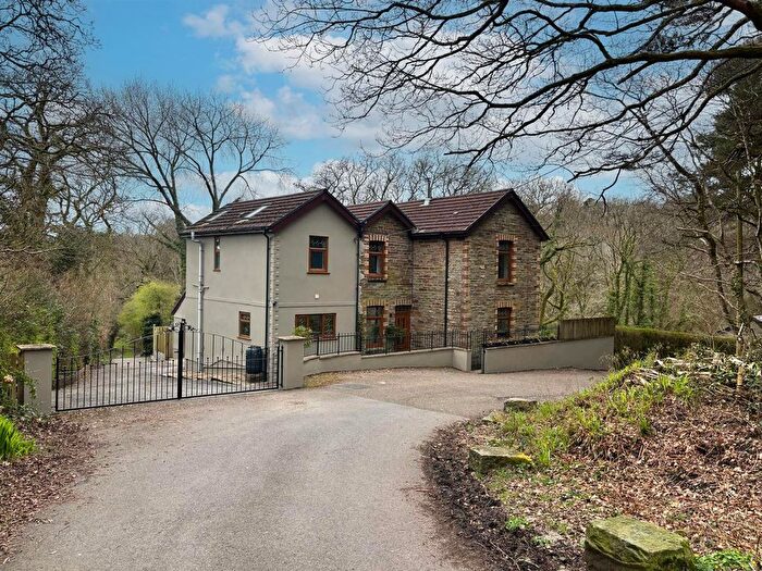 4 Bedroom Detached House For Sale In Felinfoel, Llanelli, SA14