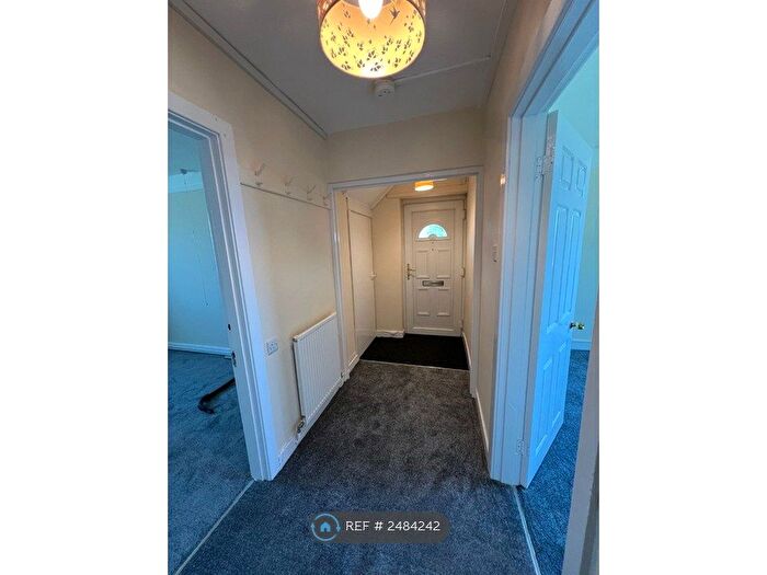 2 Bedroom Flat To Rent In Maes Y Glyn, Llandeilo, SA19