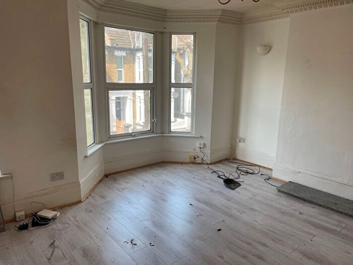 2 Bedroom Flat To Rent In Old Southend Road, Southend-On-Sea, SS1