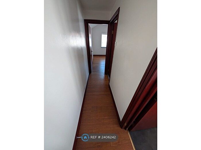 Studio To Rent In Bills Are Included, Westcliff-On-Sea, SS0