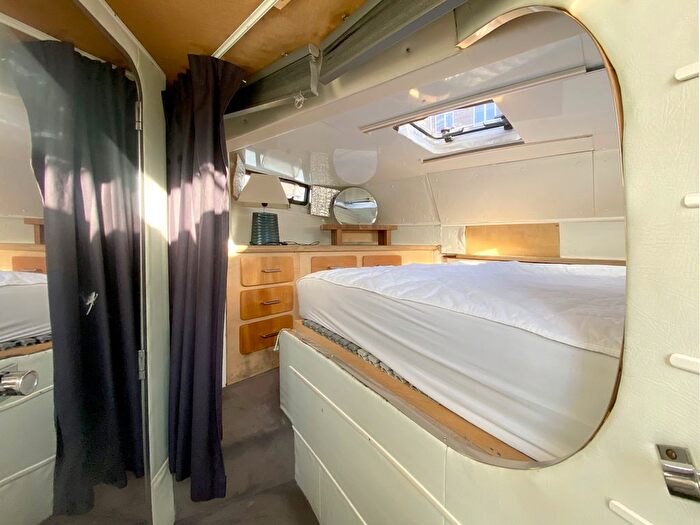 1 Bedroom Houseboat For Sale In Rope Street, London, SE16