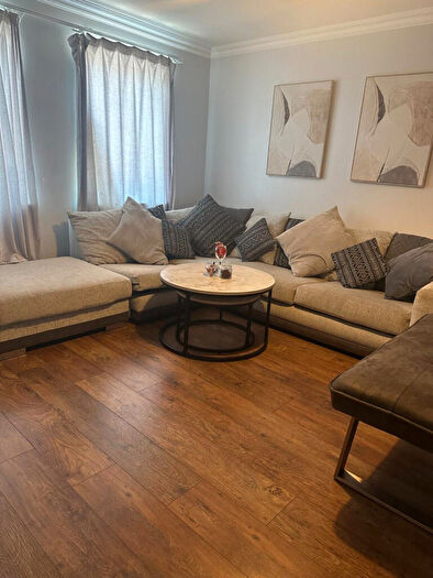 4 Bedroom Town House To Rent In Pettys Close, Waltham Cross, Hertfordshire, EN8