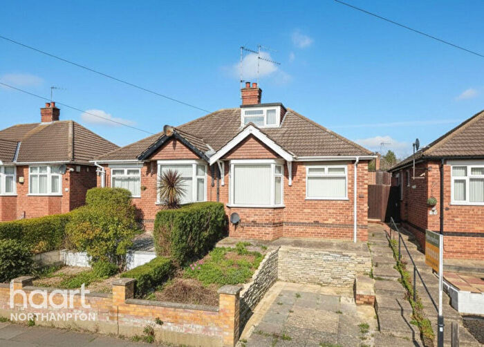 2 Bedroom Semi-Detached Bungalow For Sale In Malcolm Drive, Northampton, NN5