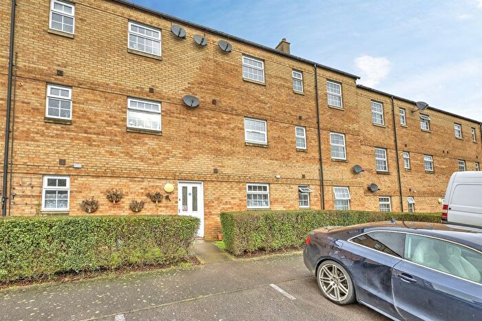 2 Bedroom Flat For Sale In Finney Drive, Grange Park, Northampton, NN4