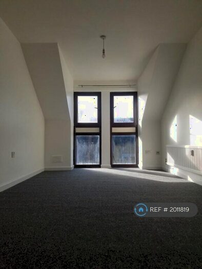 1 Bedroom Flat To Rent In Wycliffe End, Aylesbury, HP19