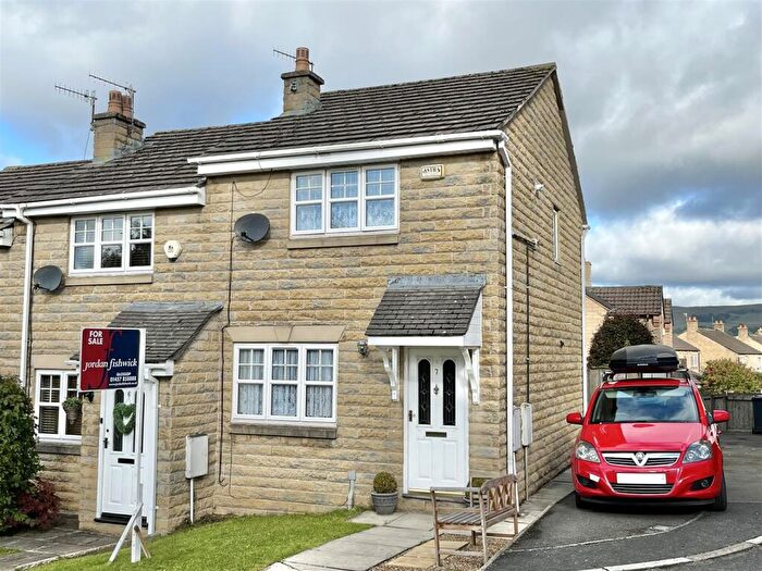 3 Bedroom Mews For Sale In Torside Way, Hadfield, Glossop, SK13