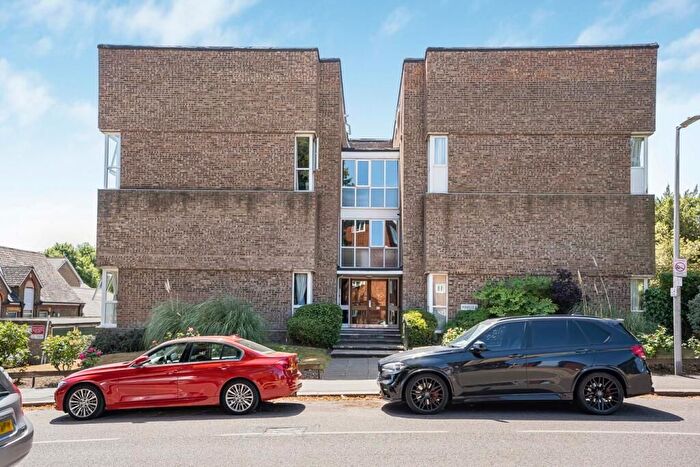 3 Bedroom Flat To Rent In Churchfields, London, E18