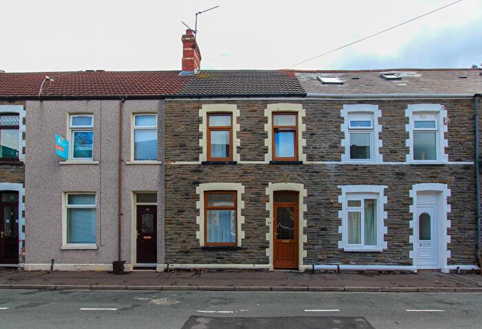 3 Bedroom Private Halls To Rent In Letty Street, Cathays, CF24