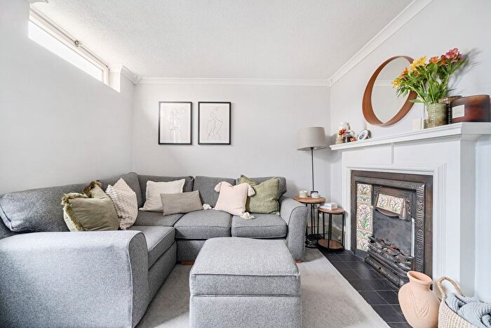 2 Bedroom Flat For Sale In Lacy Road, London, SW15