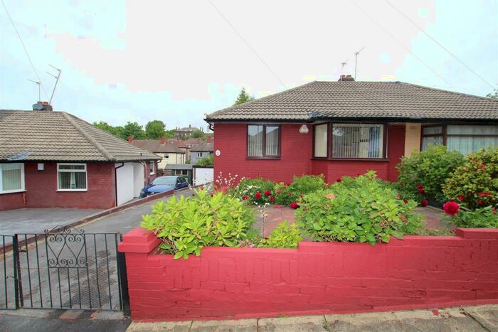 2 Bedroom Semi-Detached Bungalow To Rent In Kingsdale Crescent, Bradford, BD2