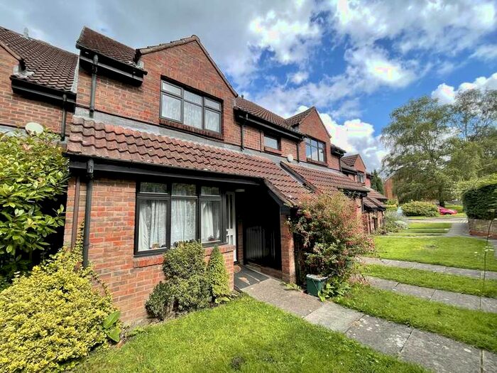 1 Bedroom Flat To Rent In Court, Camberley, GU15