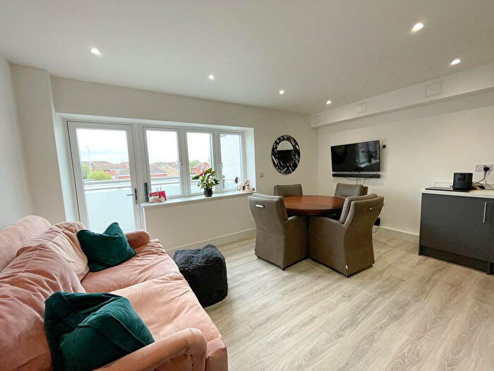 2 Bedroom Apartment To Rent In Main Road, Hockley, SS5
