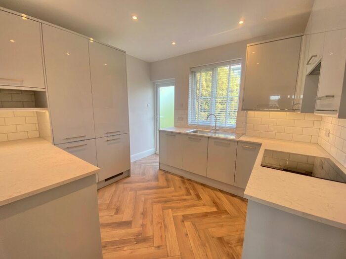 2 Bedroom Maisonette To Rent In Baron Grove, Mitcham, CR4