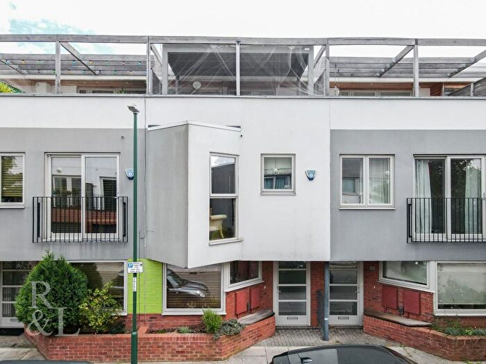 3 Bedroom Terraced House For Sale In Hunter Street, Nottingham, NG2