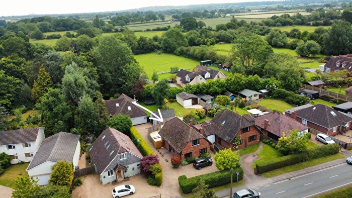 3 Bedroom Detached House For Sale In Moneyrow Green, Holyport, Maidenhead, SL6