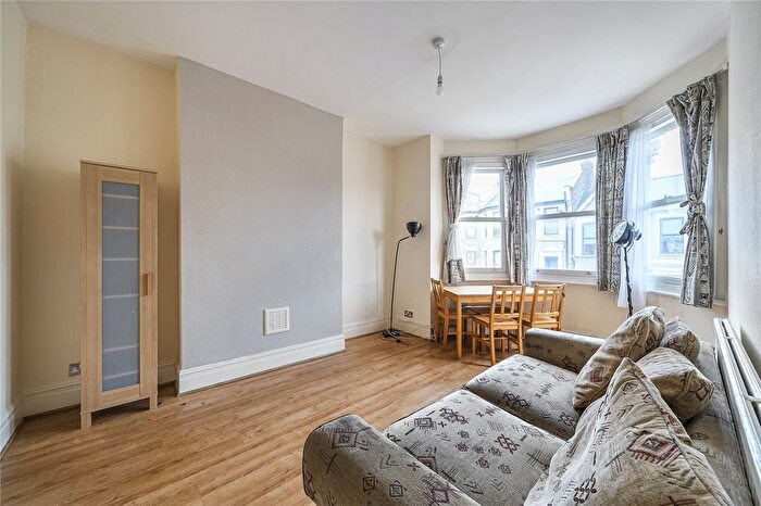 1 Bedroom Flat For Sale In Wightman Road, London, N4