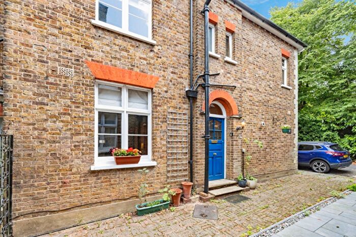 3 Bedroom Semi-detached House For Sale In Summer Grove, Elstree, Borehamwood, WD6