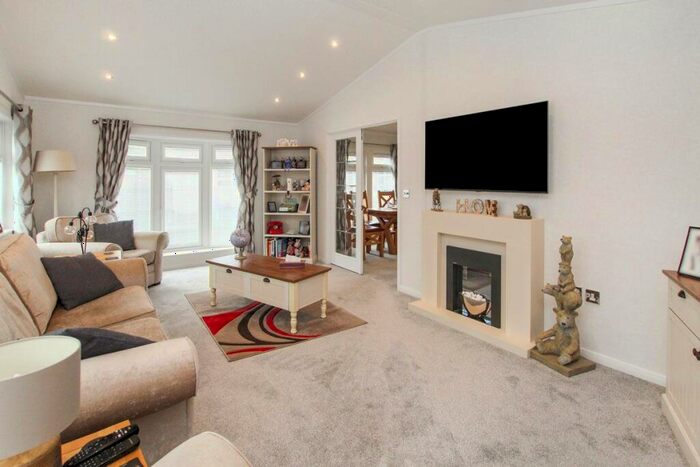 2 Bedroom Bungalow For Sale In Franklins Avenue, Pilgrims Retreat, Maidstone, ME17