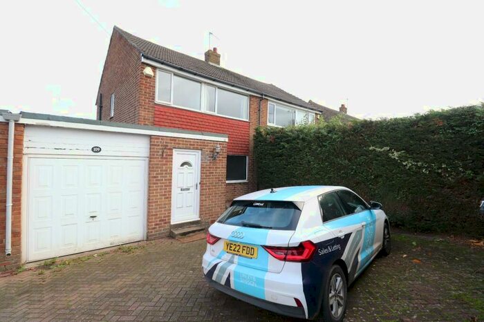 3 Bedroom Semi-Detached House To Rent In Kent Road, Pudsey, West Yorkshire, Uk, LS28