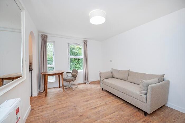 1 Bedroom Flat For Sale In Coopers Close, London, E1
