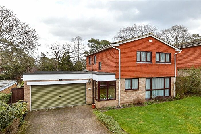 4 Bedroom Detached House For Sale In Tanglewood Close, Croydon, Surrey, CR0