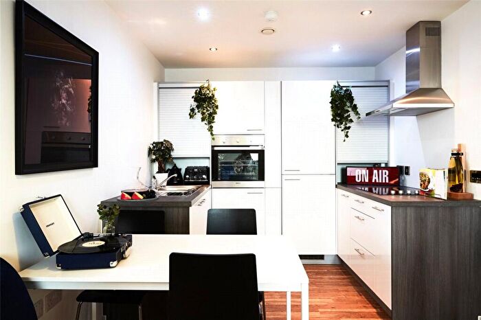 3 Bedroom Flat To Rent In The Courtyard, Stanhope St, Liverpool, L8
