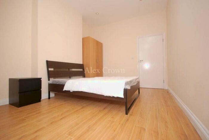 3 Bedroom Flat To Rent In Mortimer Road, Kensal Green, NW10