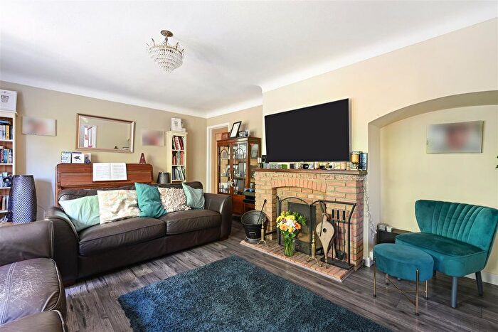 4 Bedroom Detached House For Sale In Redhill Road, Rowland's Castle, PO9