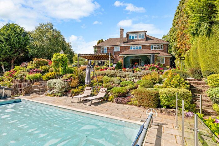 5 Bedroom Detached House For Sale In Alderwood Close, Caterham, CR3