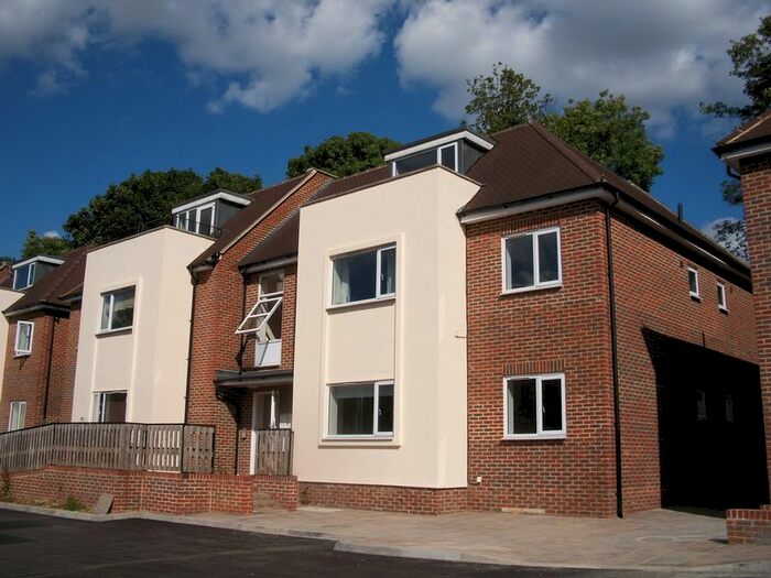 2 Bedroom Flat To Rent In Musgrove Close, Purley, CR8