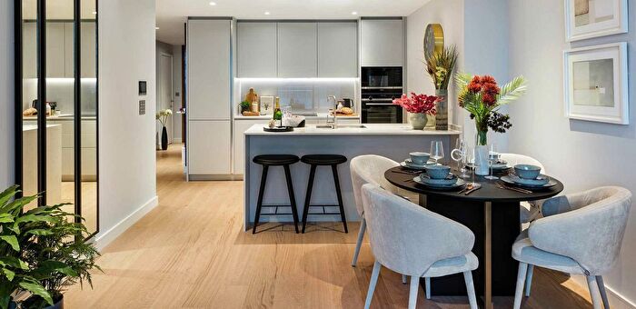 2 Bedroom Flat To Rent In South Quay Plaza, London, E14