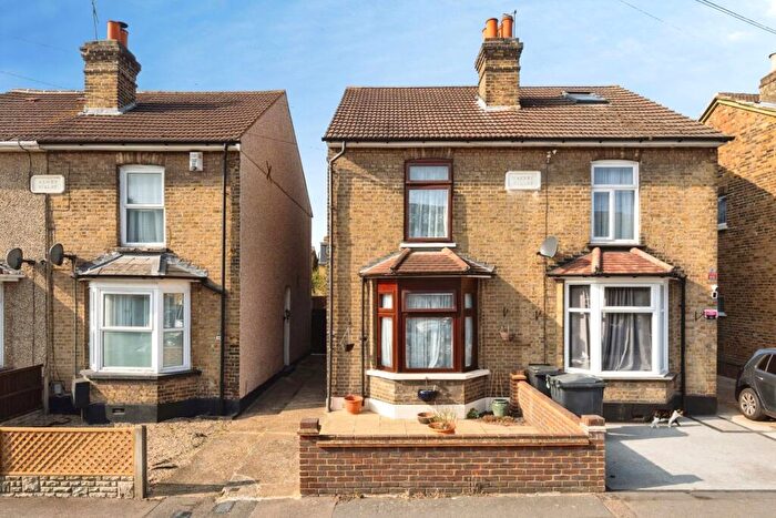 3 Bedroom Semi-Detached House For Sale In Douglas Road, Hornchurch, Essex, RM11