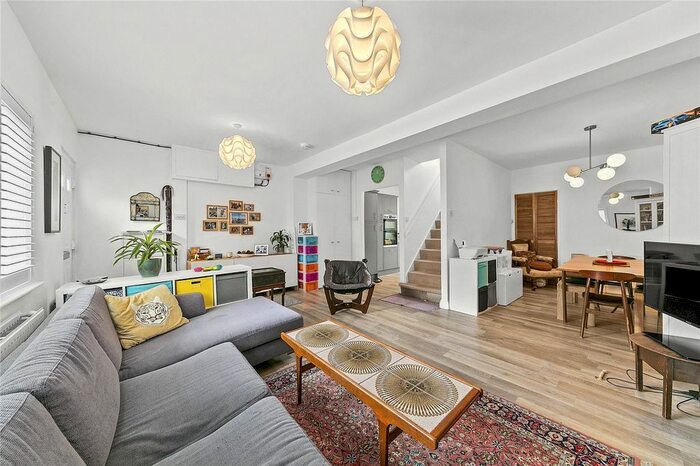 3 Bedroom Terraced House To Rent In Manor Grove, Richmond, TW9