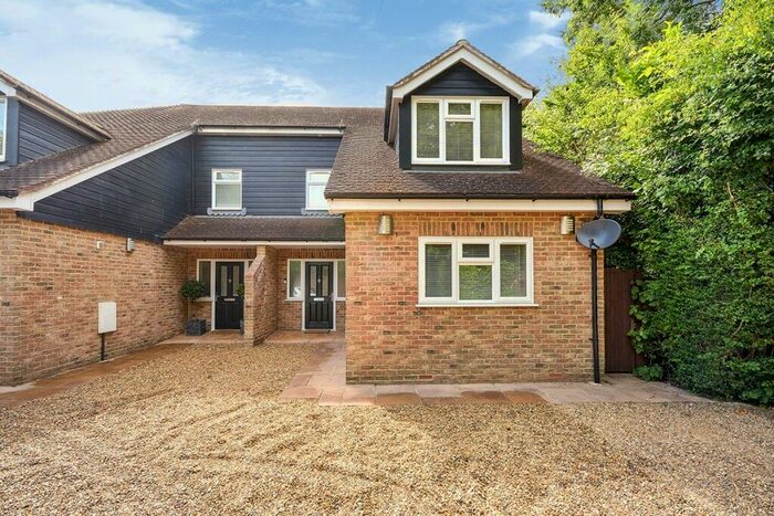 4 Bedroom Semi-Detached House To Rent In Gore Court Road, Otham, Maidstone, Kent, ME15