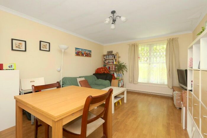 2 Bedroom Flat To Rent In Weavers Way, London, NW1