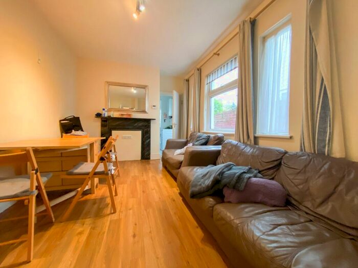 5 Bedroom Terraced House To Rent In Mackintosh Place, Roath, CF24