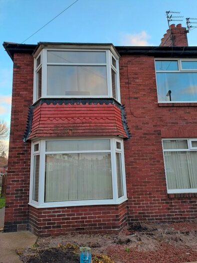 2 Bedroom Flat To Rent In Dene Crescent, Wallsend, NE28