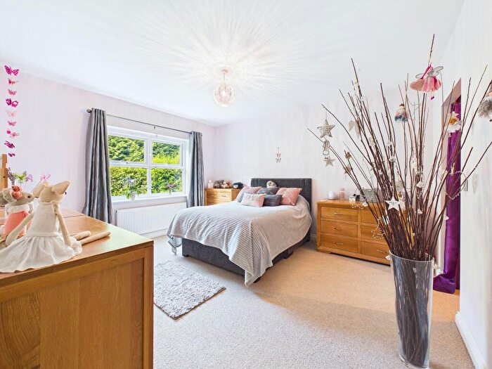 2 Bedroom Apartment For Sale In Moorgate View, Rotherham, S60